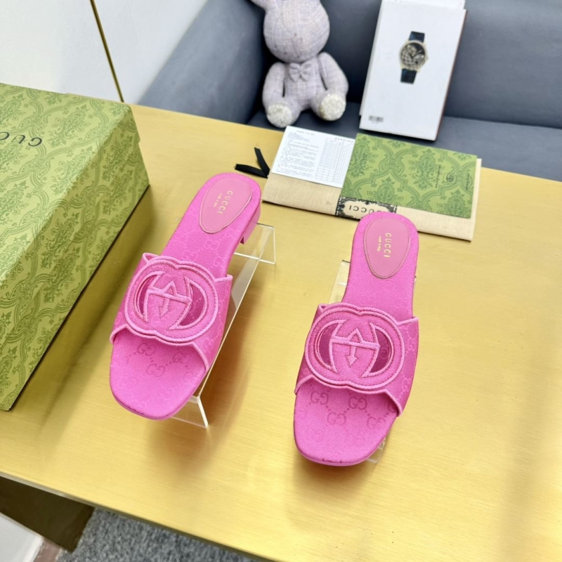 G*u*i slippers